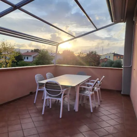 Albi's House,terrazza ,wi-fi, Parcheggio, Ac Διαμέρισμα Λούκα