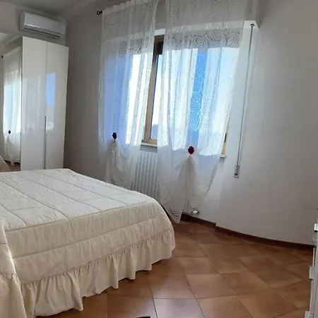 Albi's House,terrazza ,wi-fi, Parcheggio, Ac Διαμέρισμα Λούκα